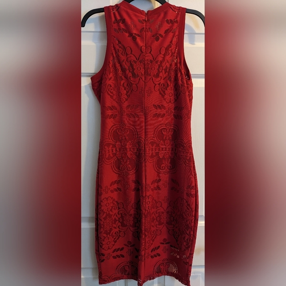 Elegant Red Lace Dress - Picture 2 of 4